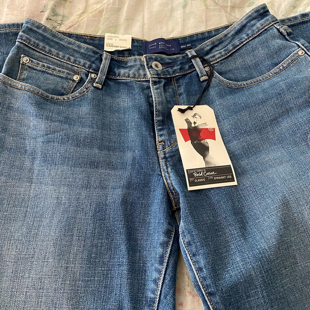 NWT Levi’s bold curve jeans classic straight leg
